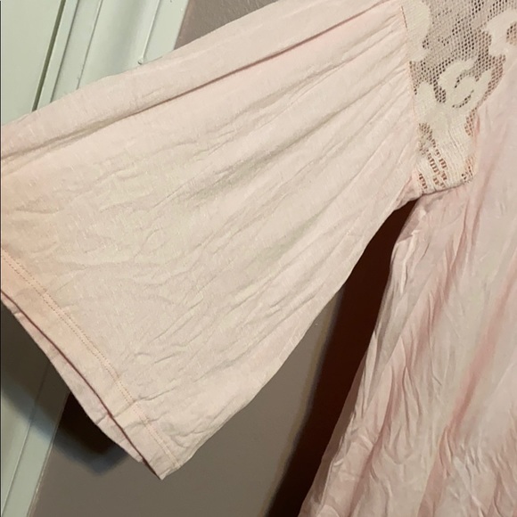 Pink blouse🎀 - Picture 3 of 4